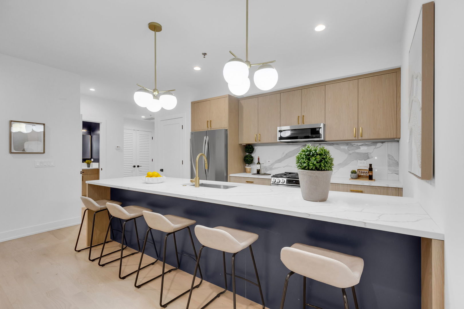 3204 N Kostner Avenue Unit: 301