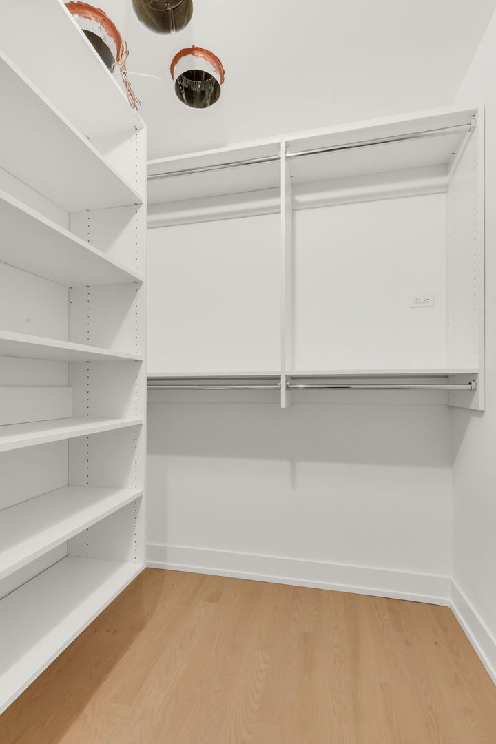 3204 N Kostner Avenue Unit: 301