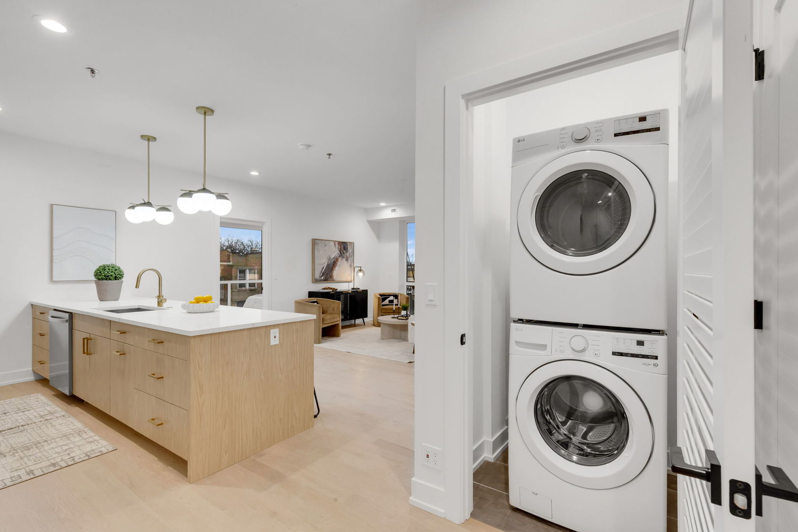 3204 N Kostner Avenue Unit: 301