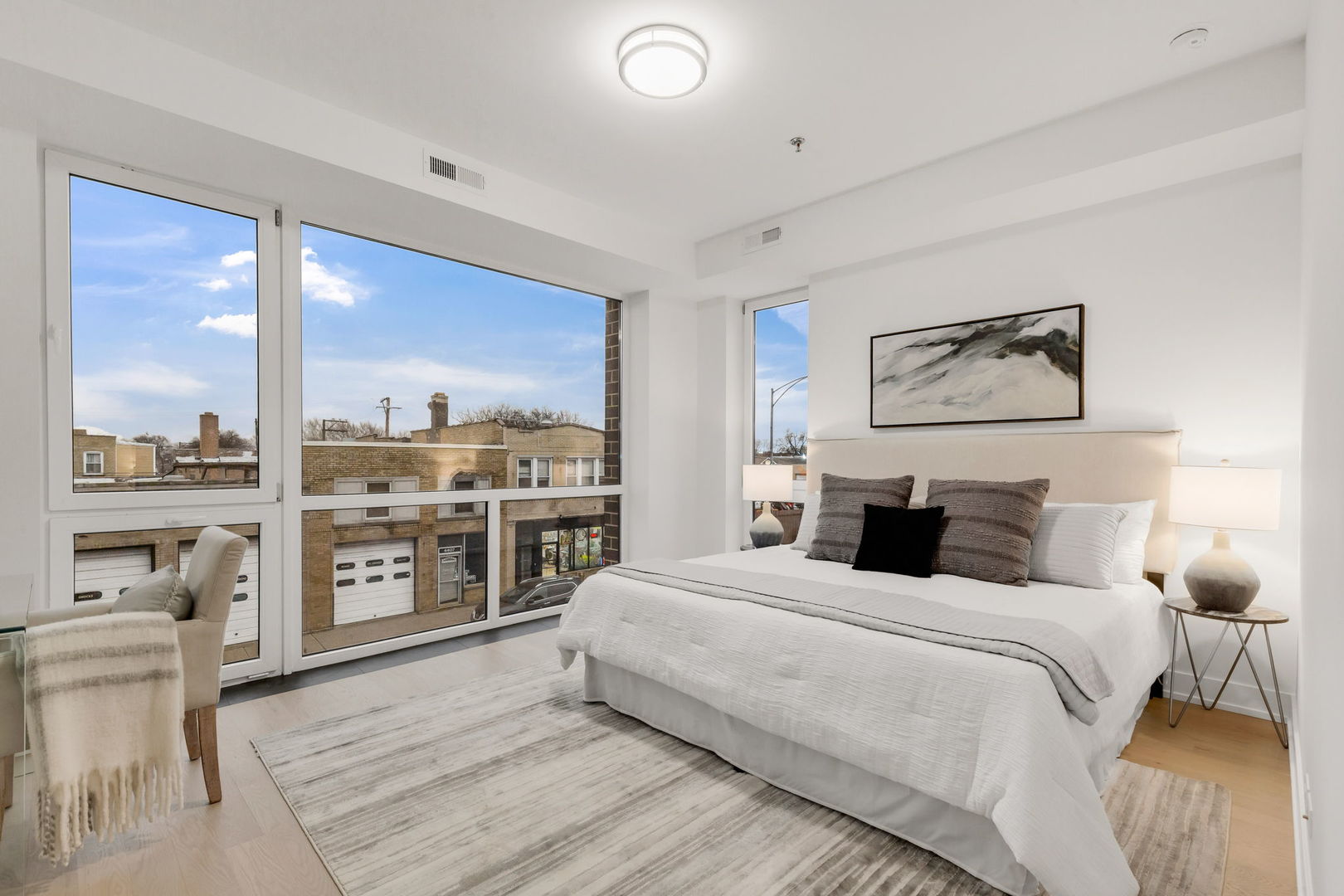 3204 N Kostner Avenue Unit: 301