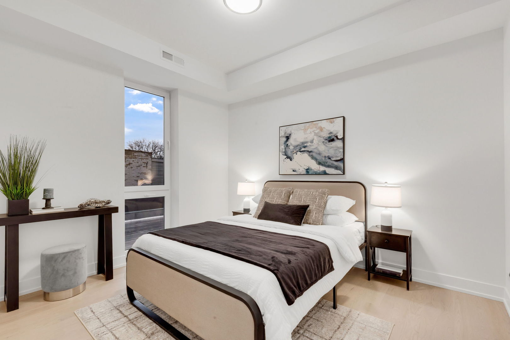 3204 N Kostner Avenue Unit: 301