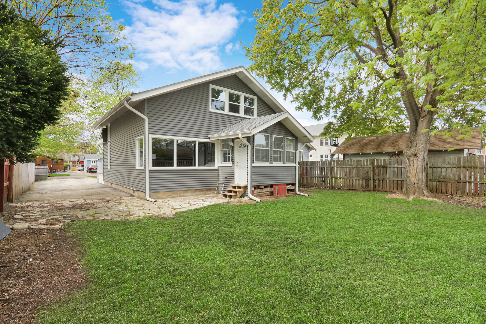 127 N Victory Street