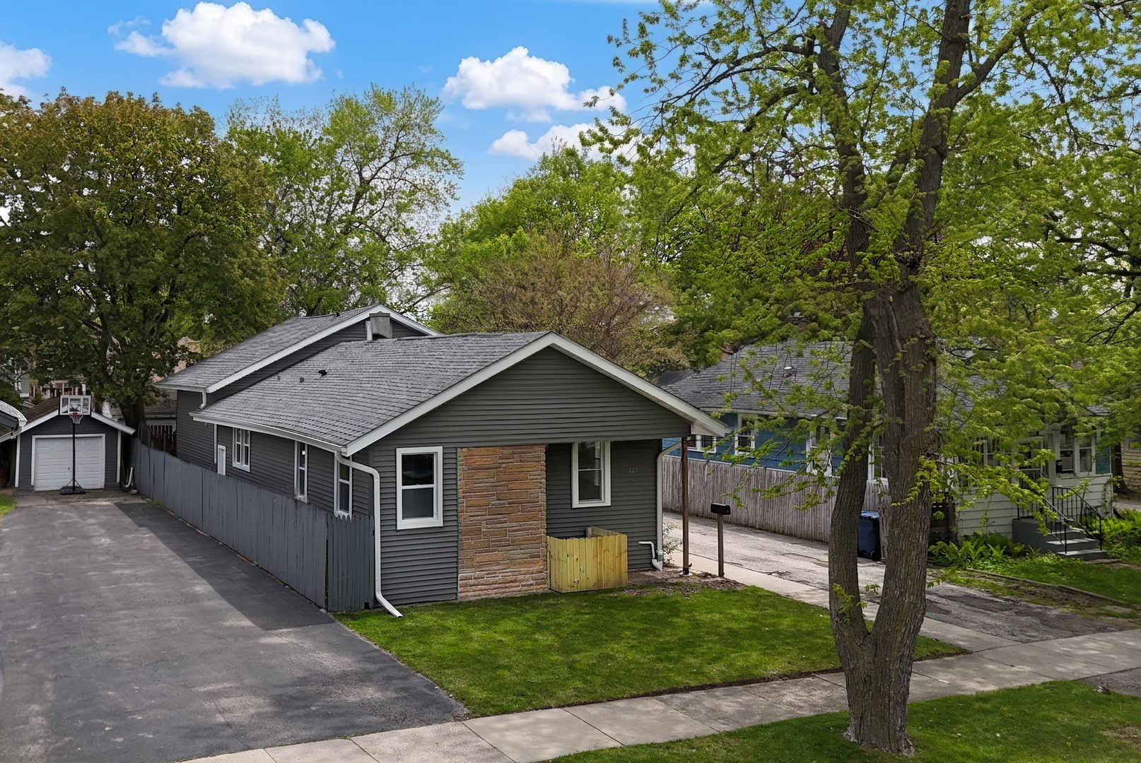 127 N Victory Street