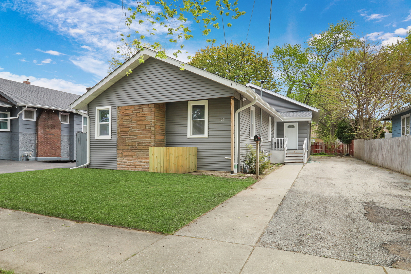 127 N Victory Street