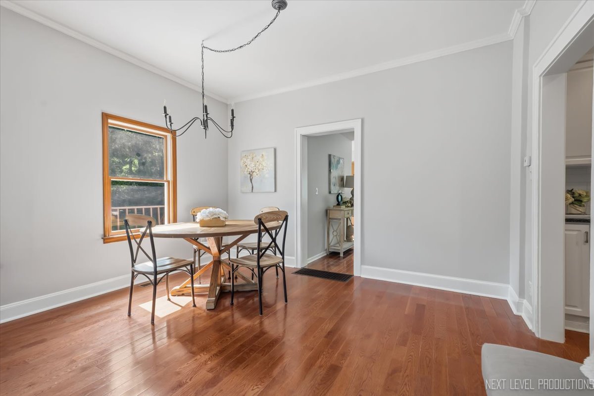 32W183 Glos Street