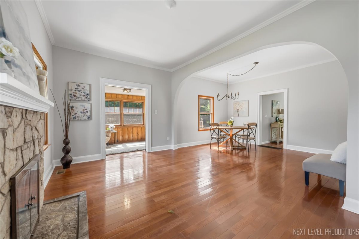 32W183 Glos Street