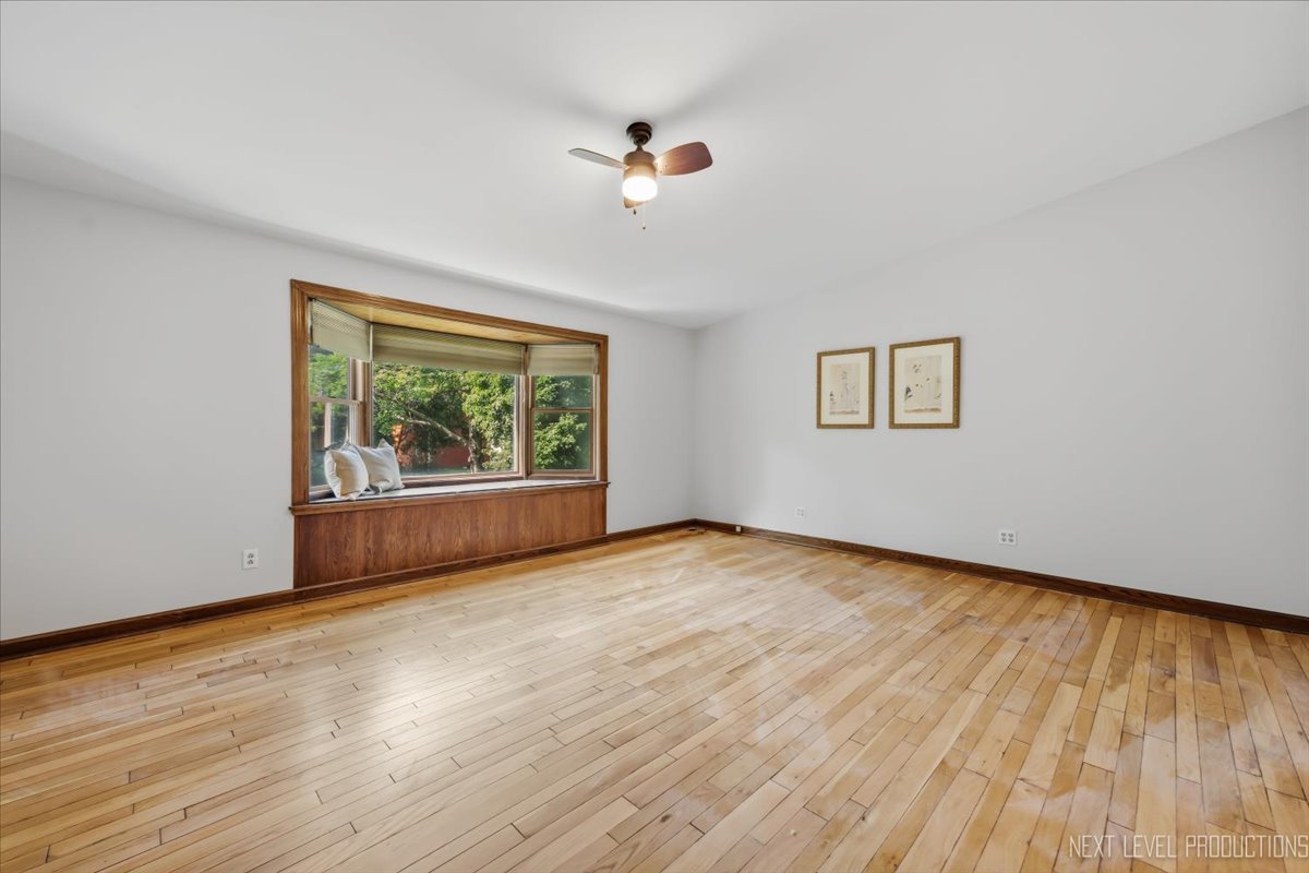 32W183 Glos Street