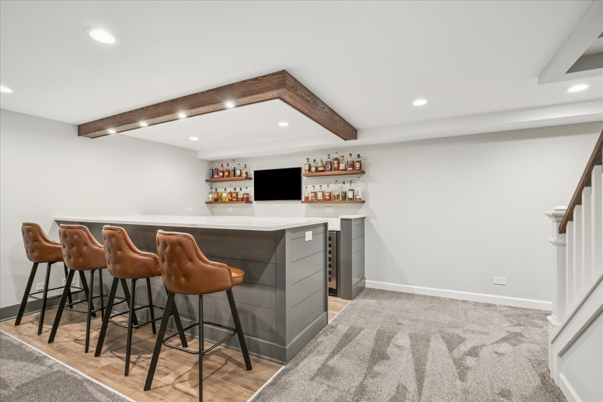 658 Lexington Square W