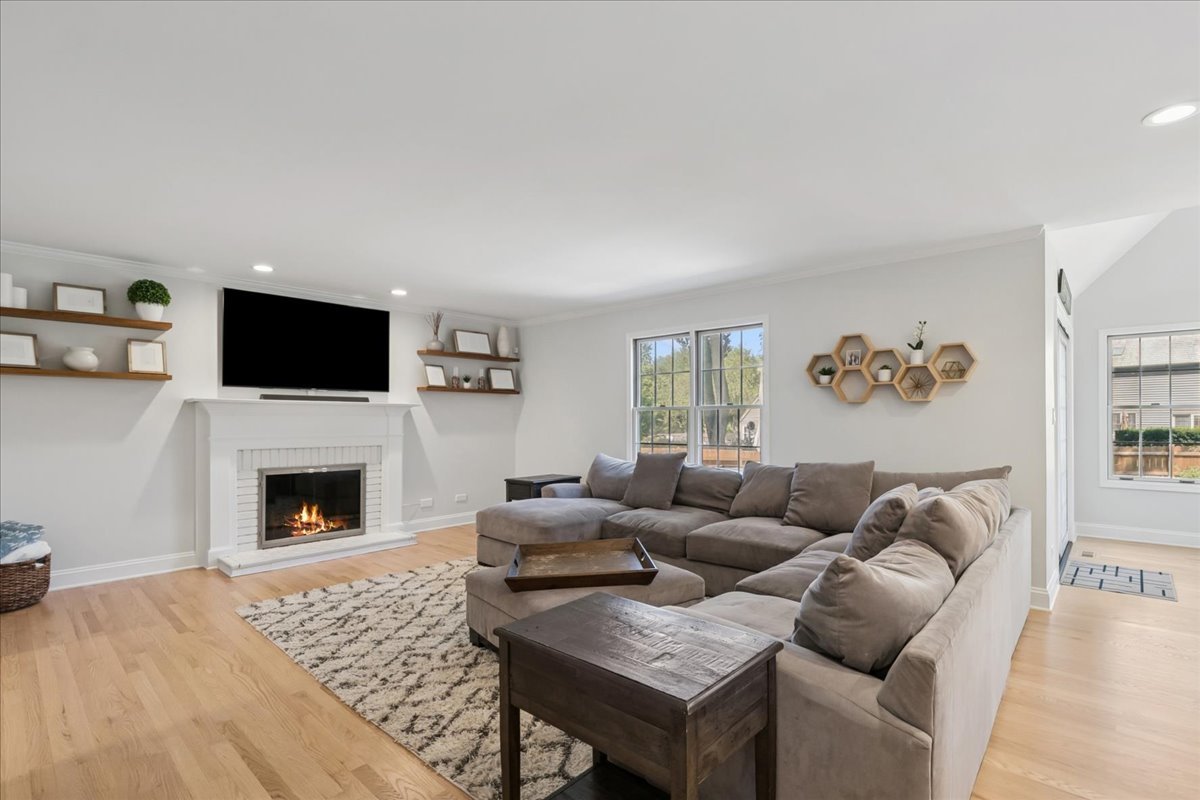 658 Lexington Square W