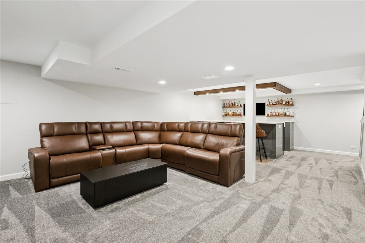 658 Lexington Square W