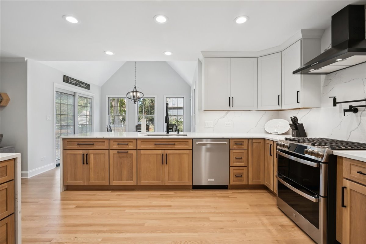 658 Lexington Square W