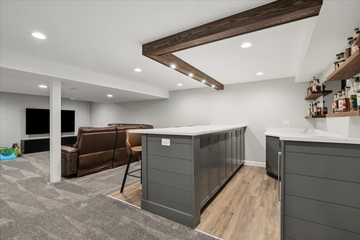 658 Lexington Square W