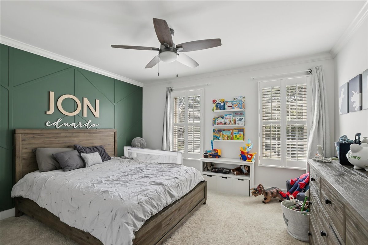 658 Lexington Square W
