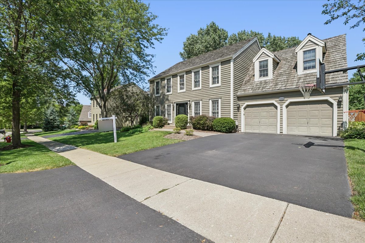 658 Lexington Square W