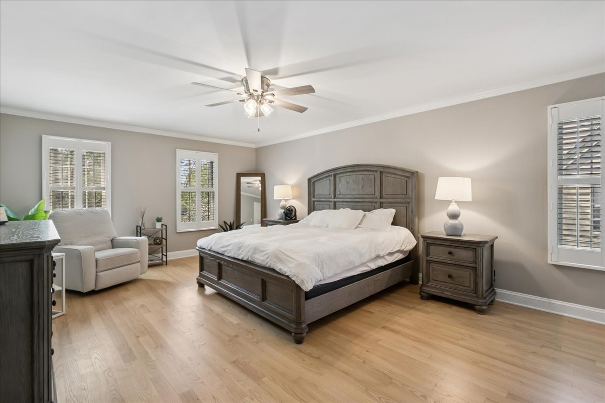 658 Lexington Square W