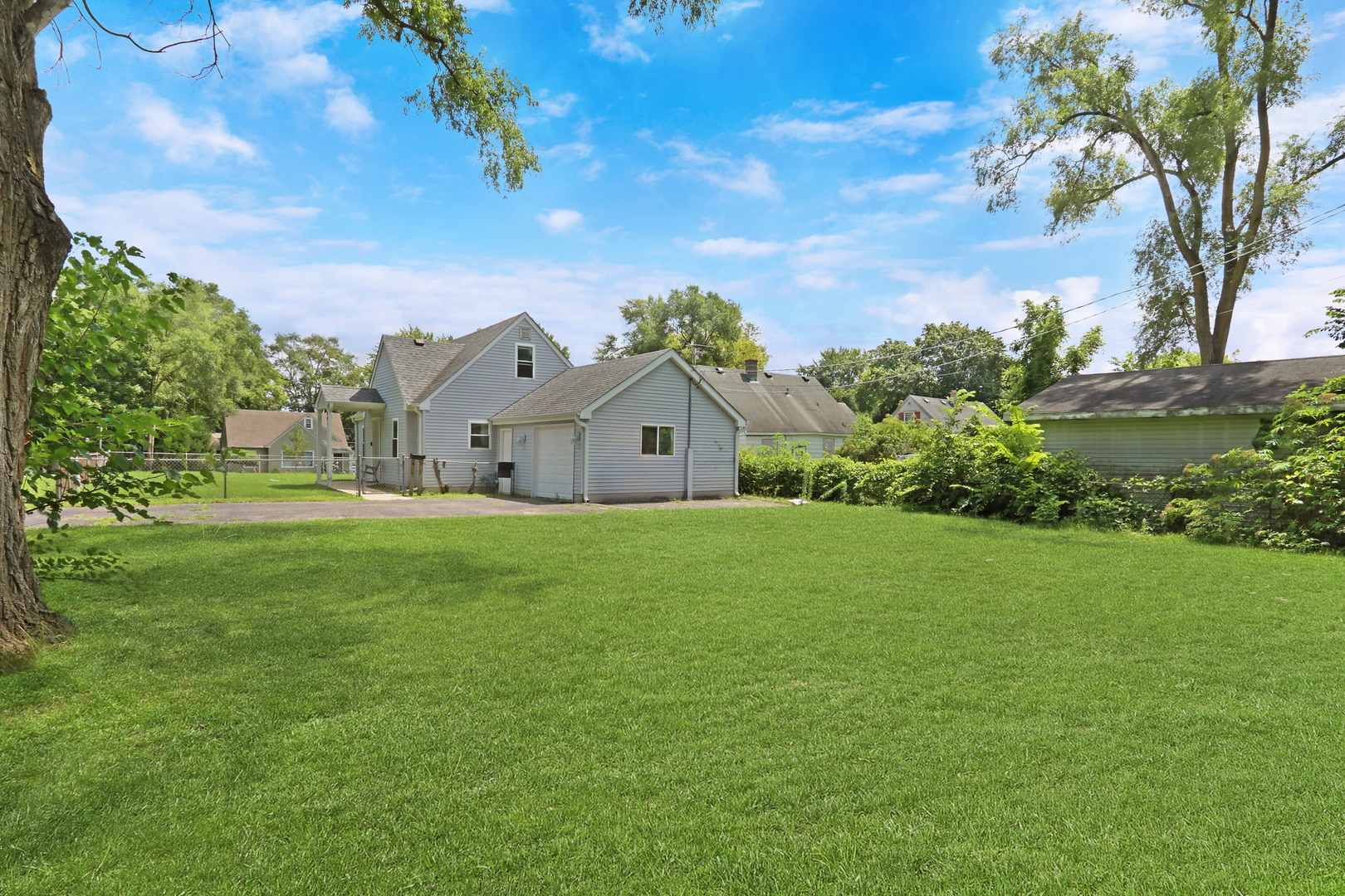 901 Flintwood Court