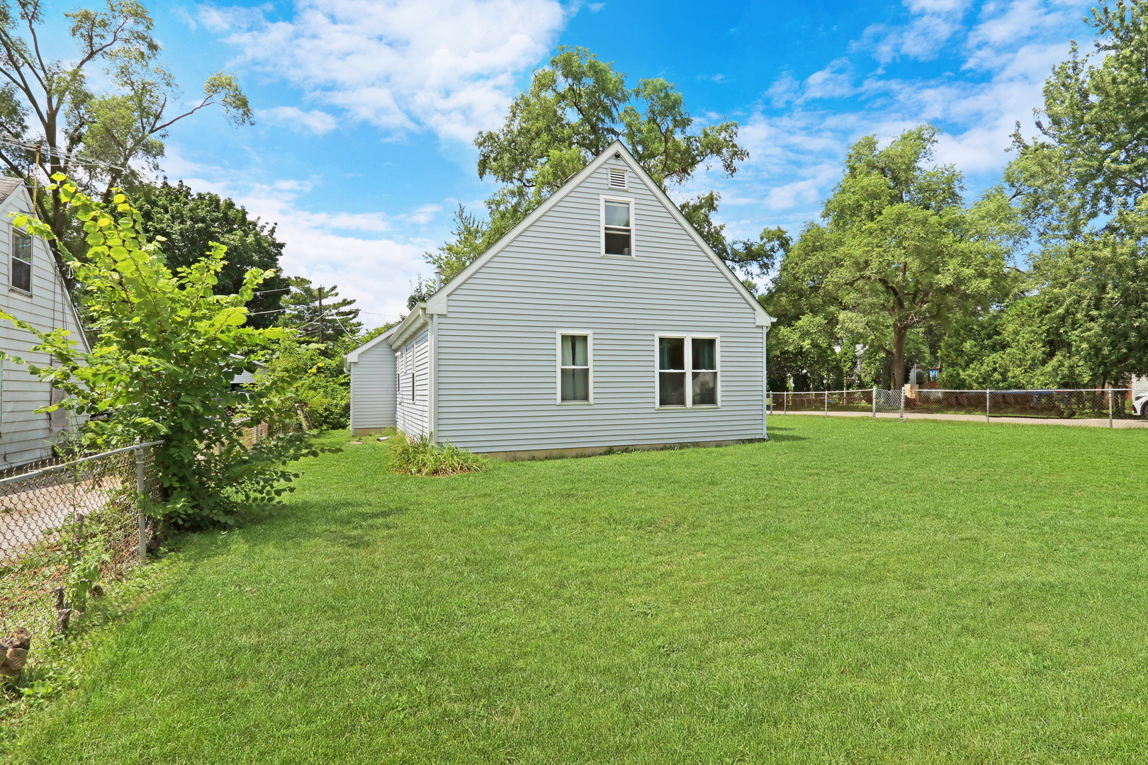 901 Flintwood Court