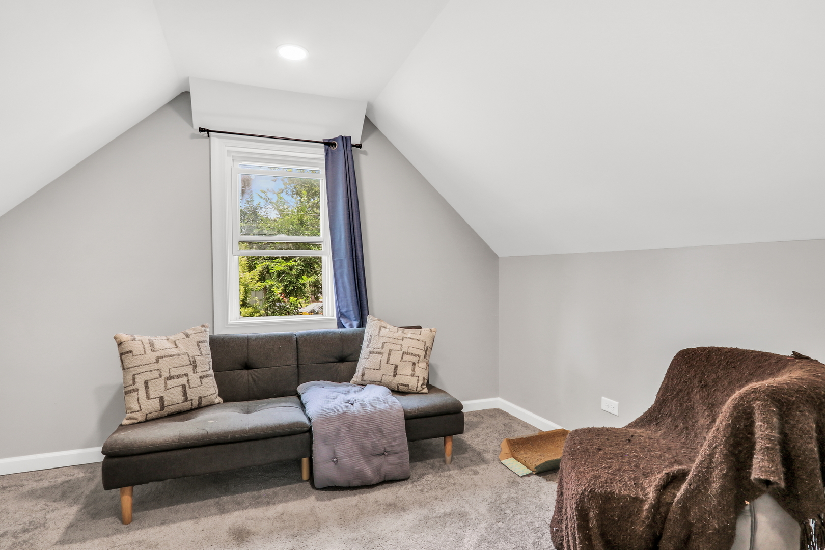 901 Flintwood Court