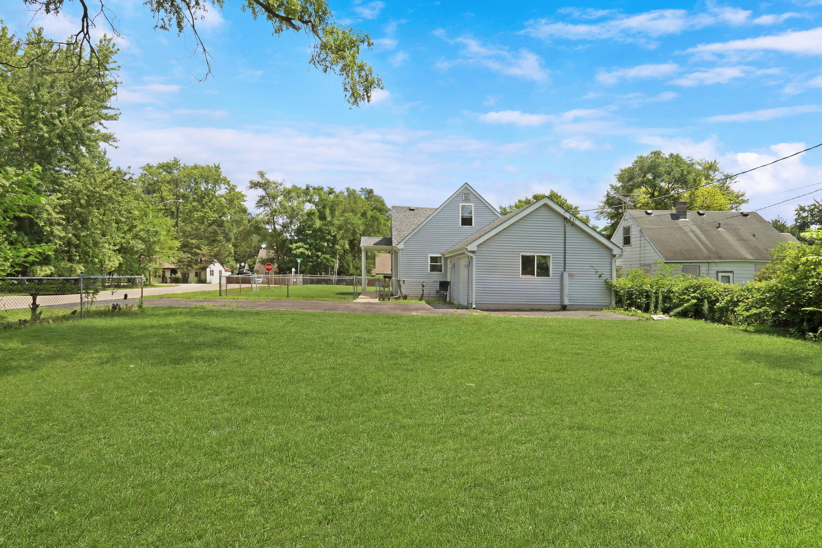 901 Flintwood Court