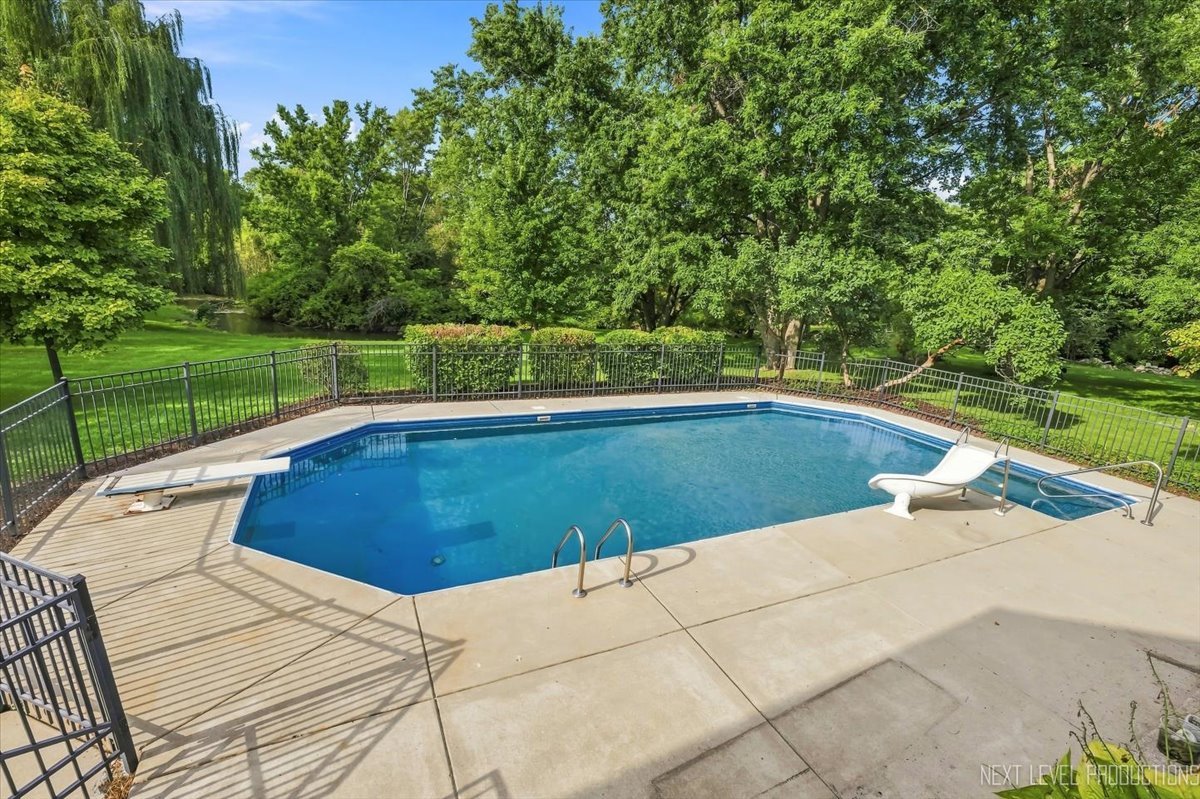 3663 Wolf Road