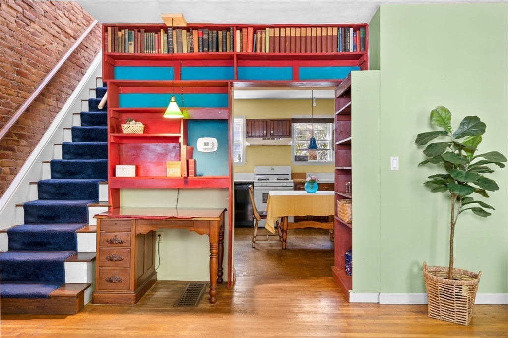 2 Livermore Pl