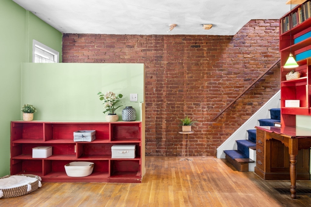 2 Livermore Pl