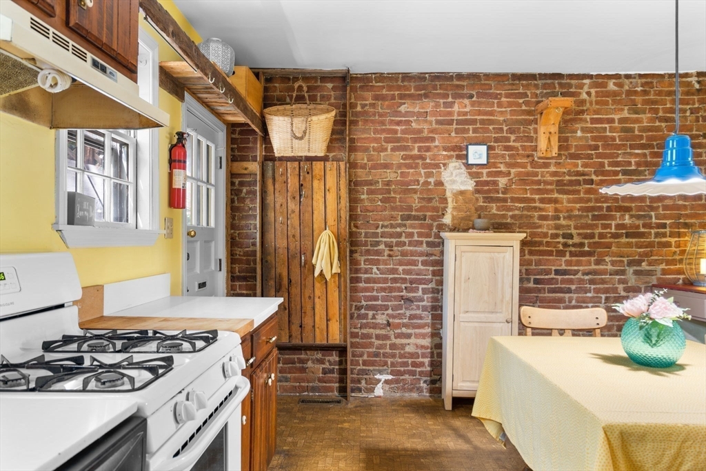 2 Livermore Pl
