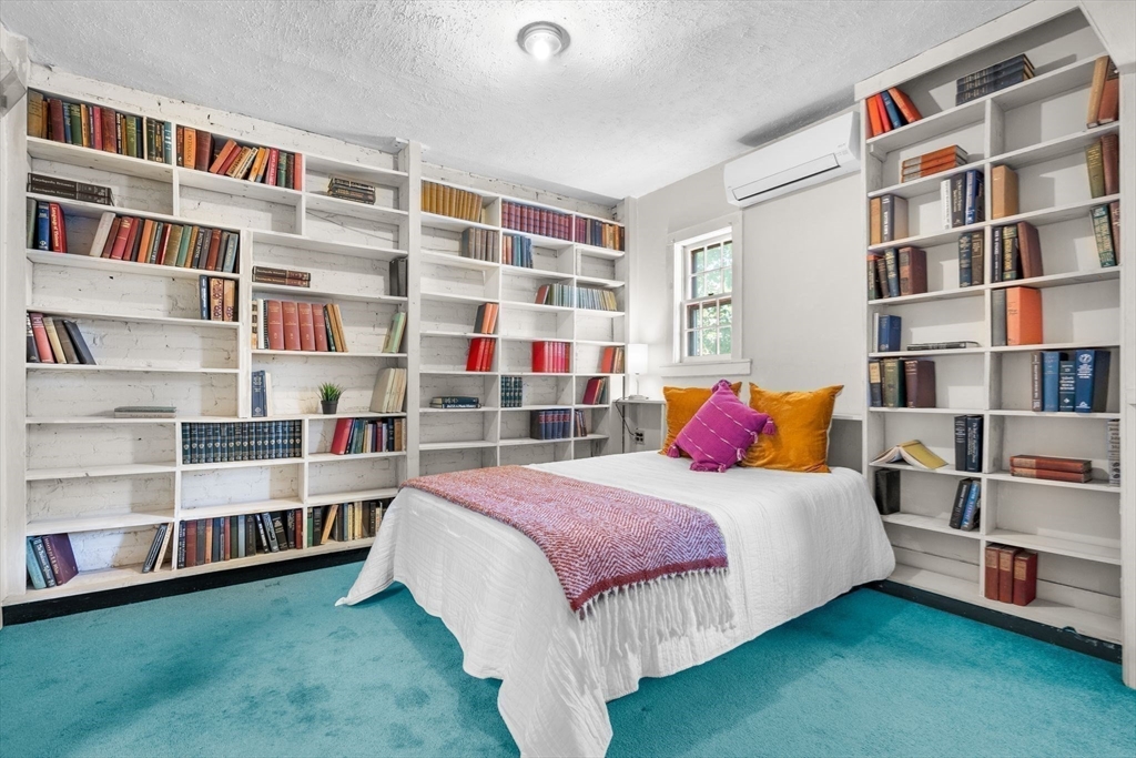 2 Livermore Pl