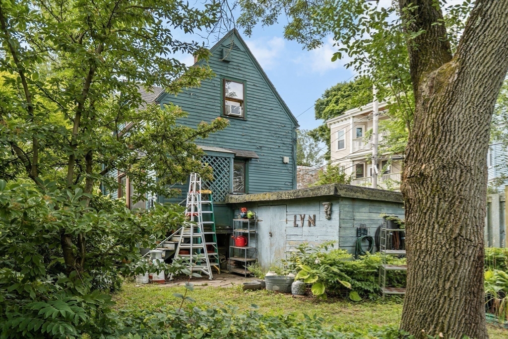 9 Shurland St