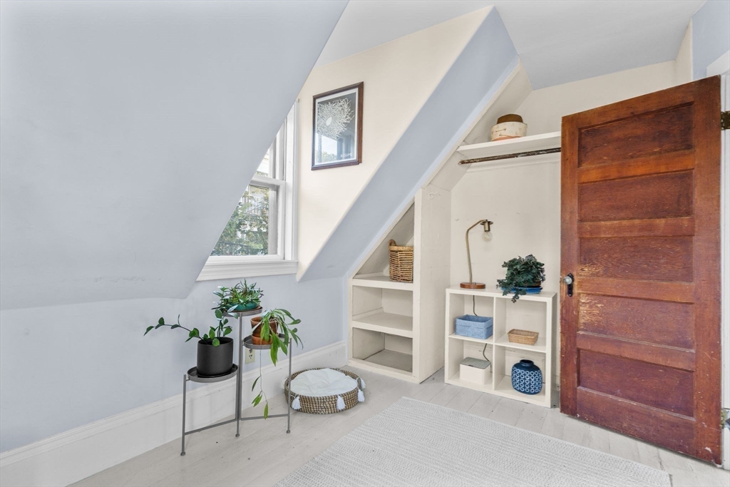 9 Shurland St