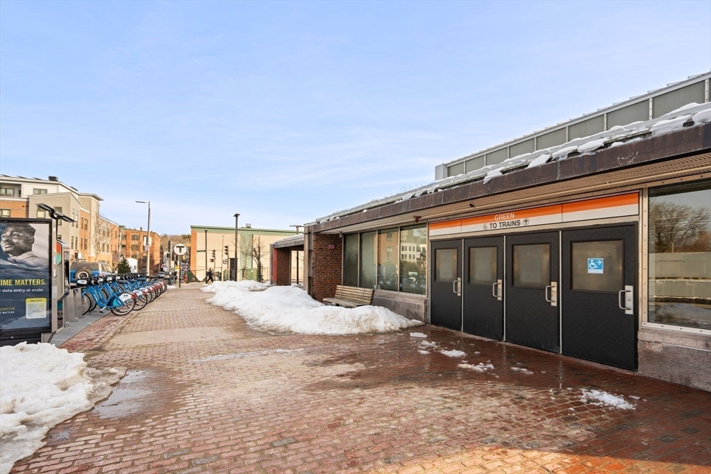 111-121 Green St # 302