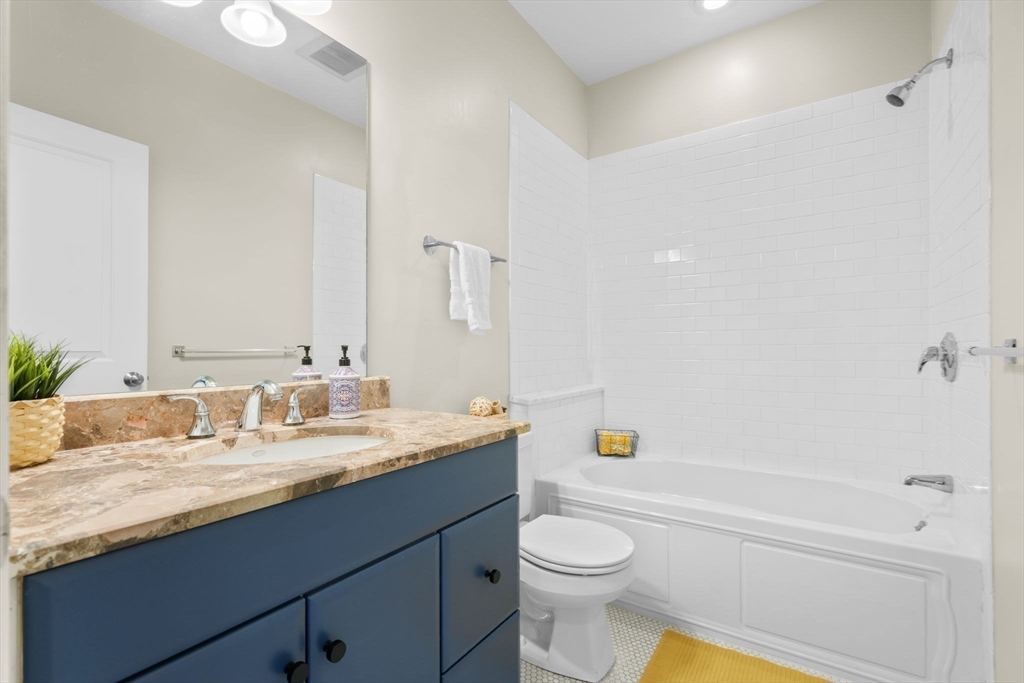 111-121 Green St # 302
