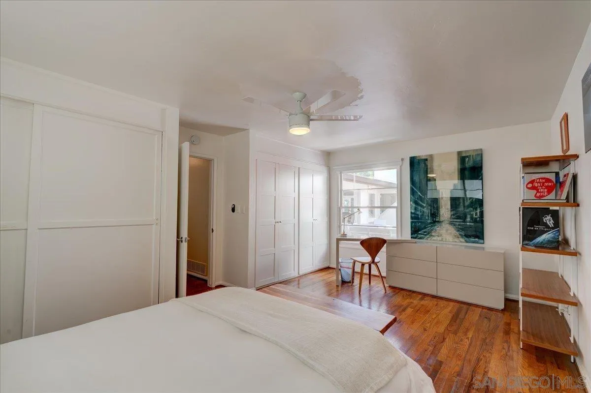 6423 Avenida Cresta