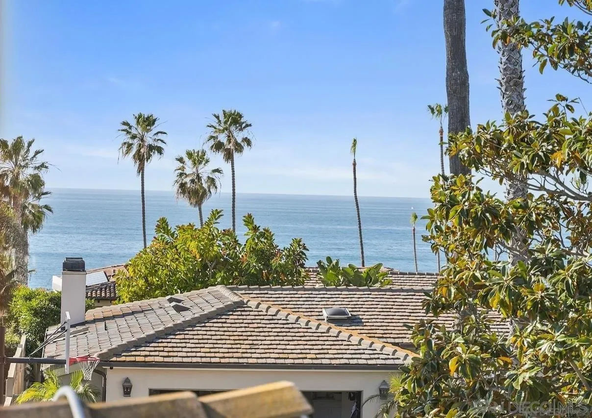 6423 Avenida Cresta