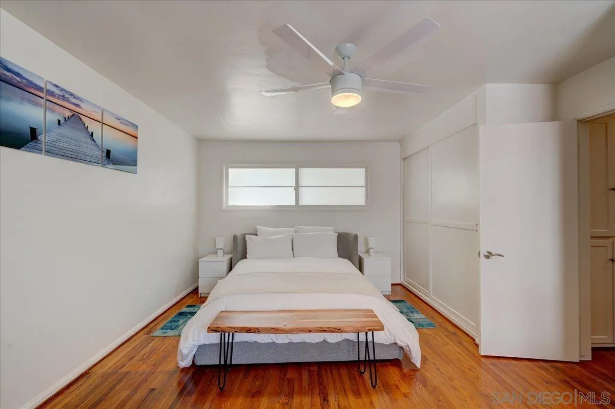 6423 Avenida Cresta