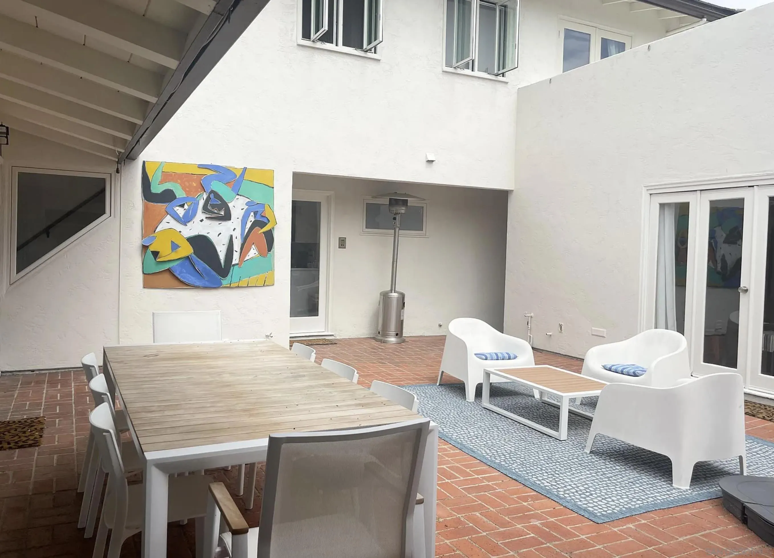 6423 Avenida Cresta