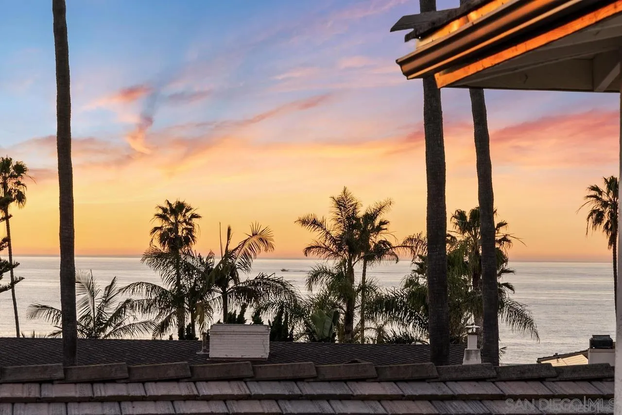 6423 Avenida Cresta