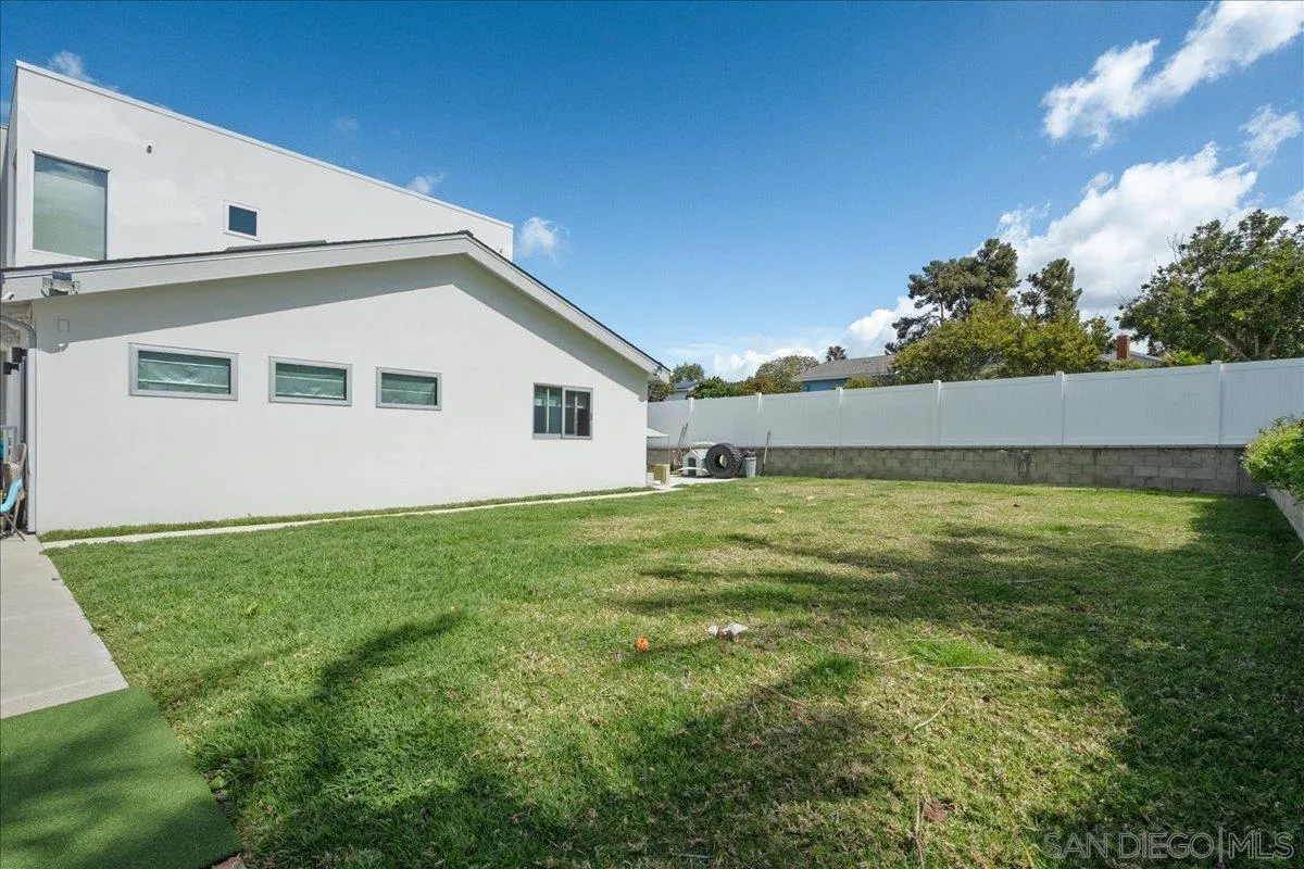 3075 Briand Ave