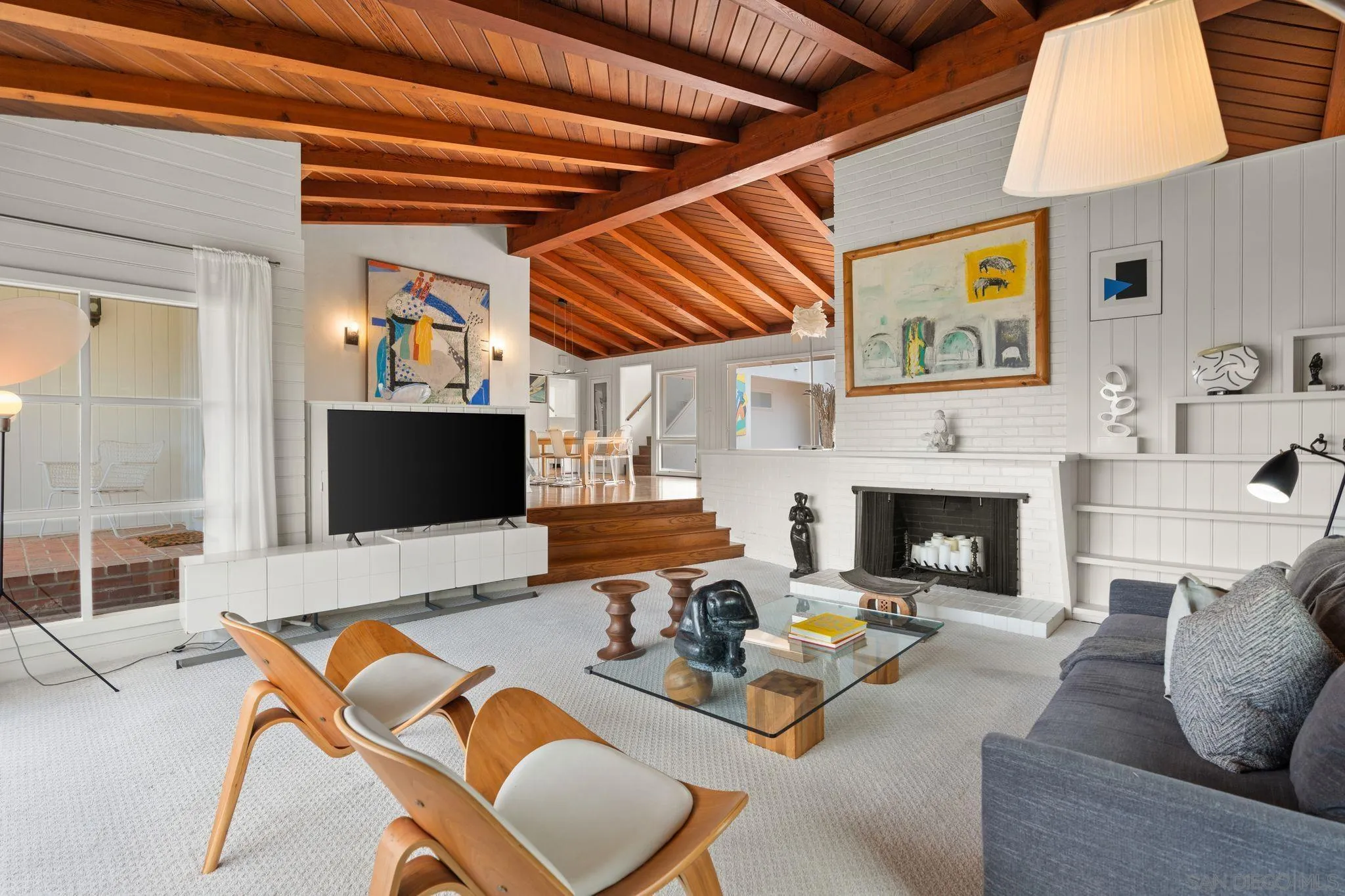 6423 Avenida Cresta