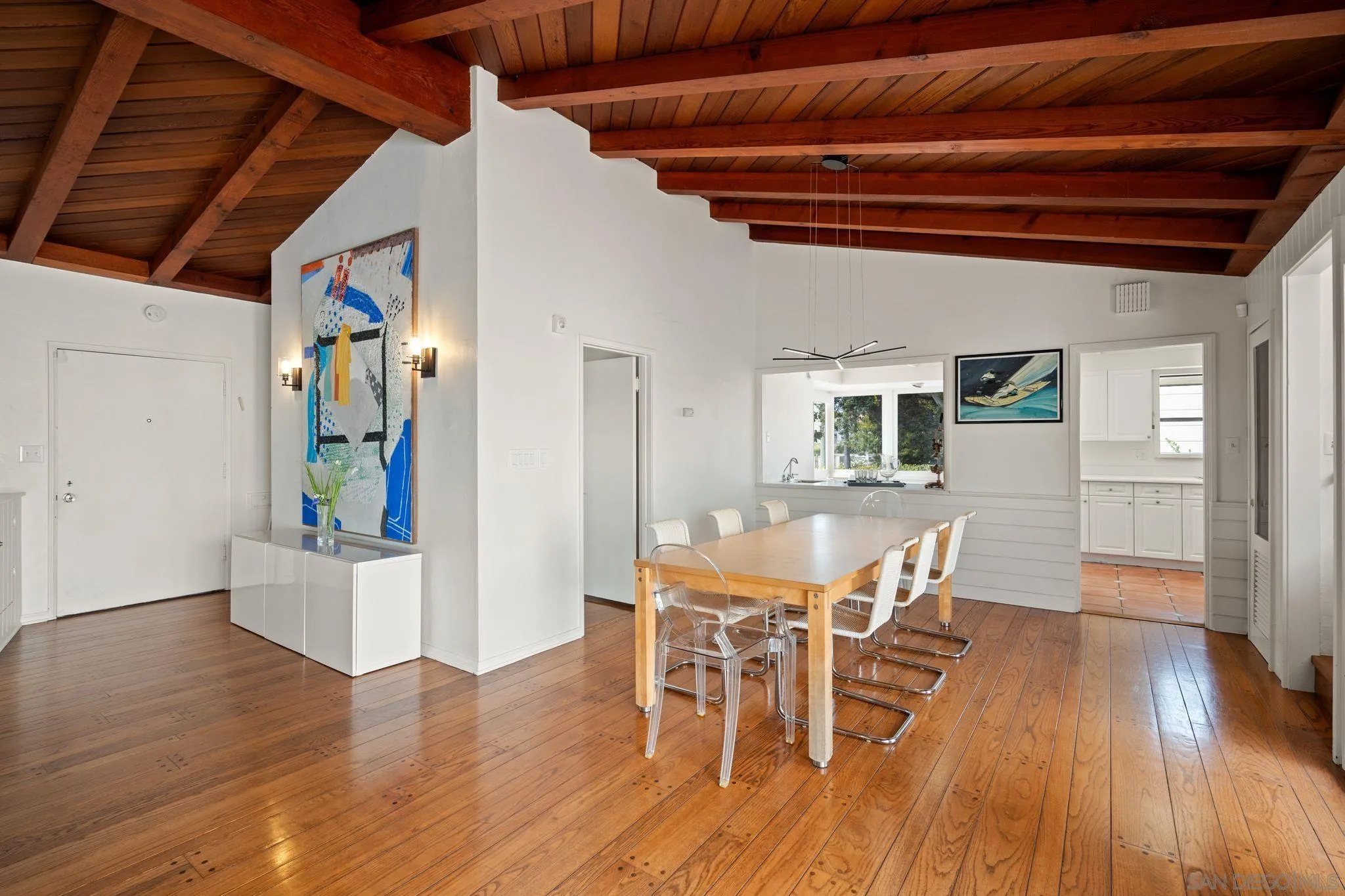6423 Avenida Cresta