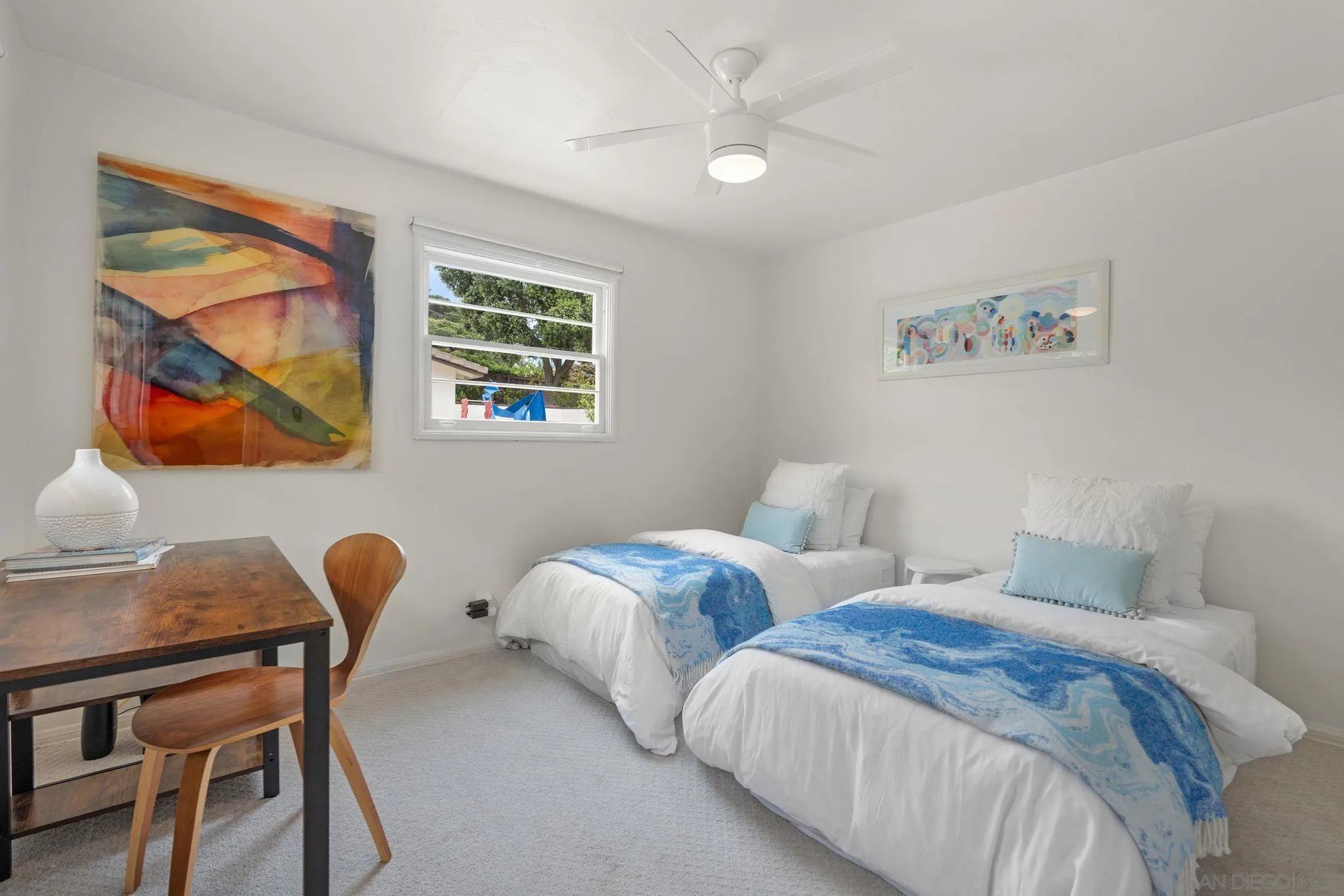 6423 Avenida Cresta