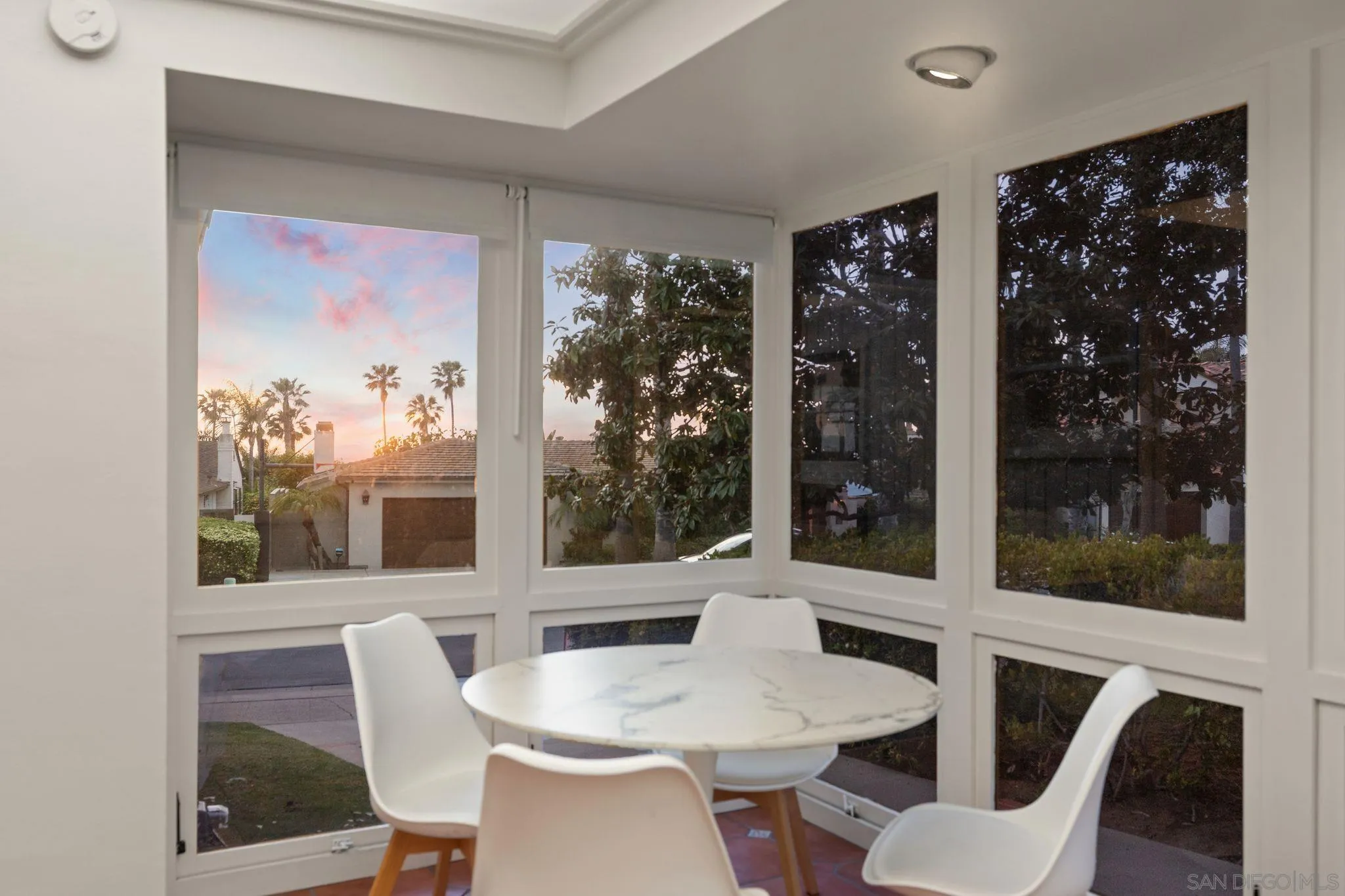 6423 Avenida Cresta