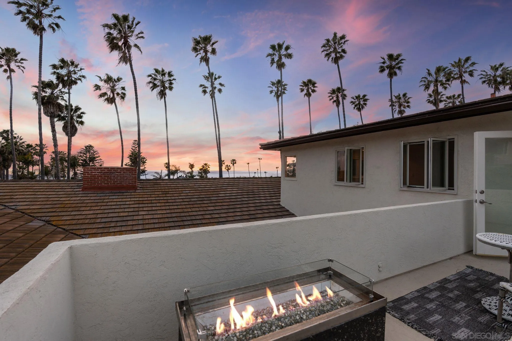 6423 Avenida Cresta