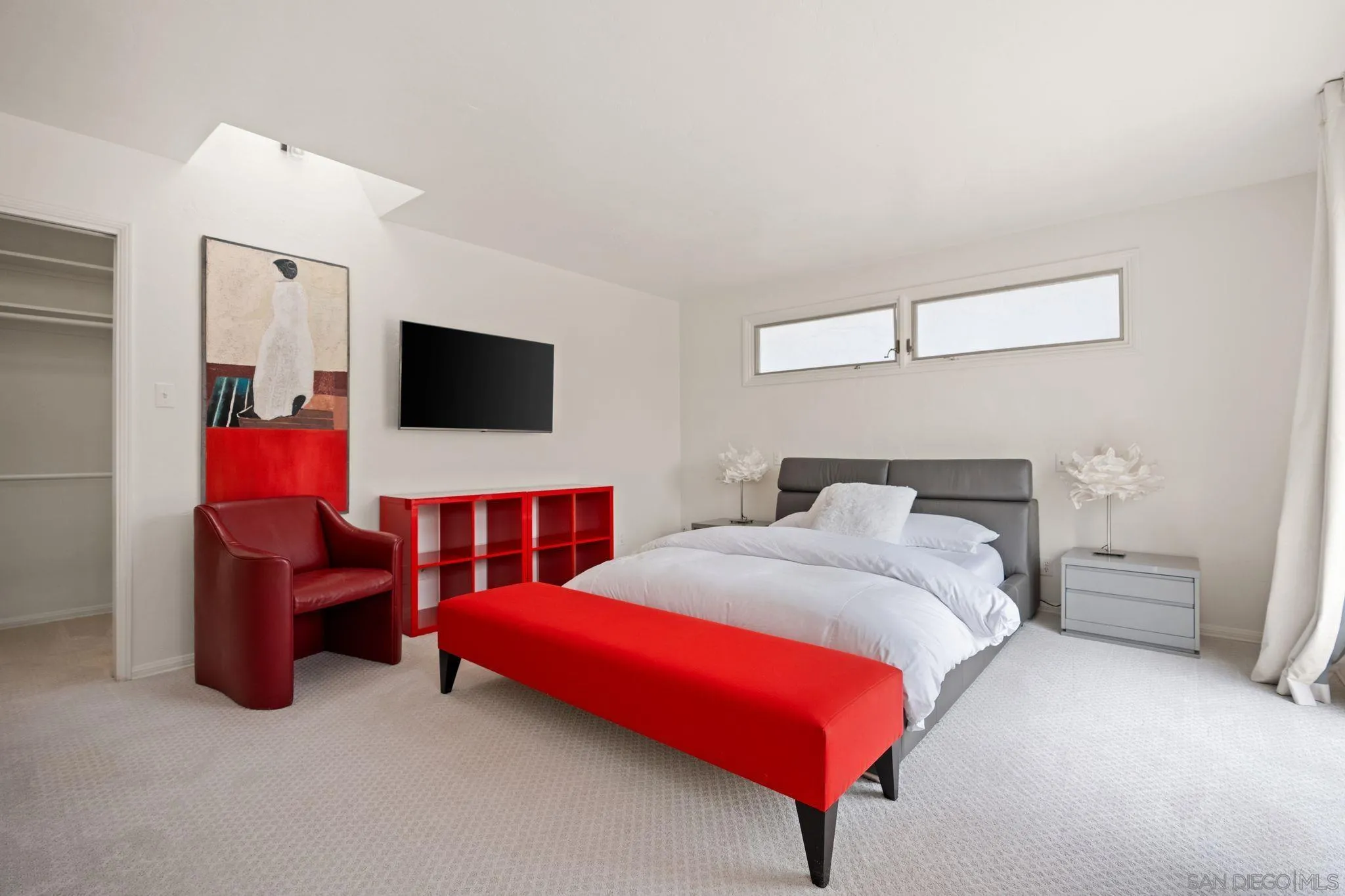 6423 Avenida Cresta
