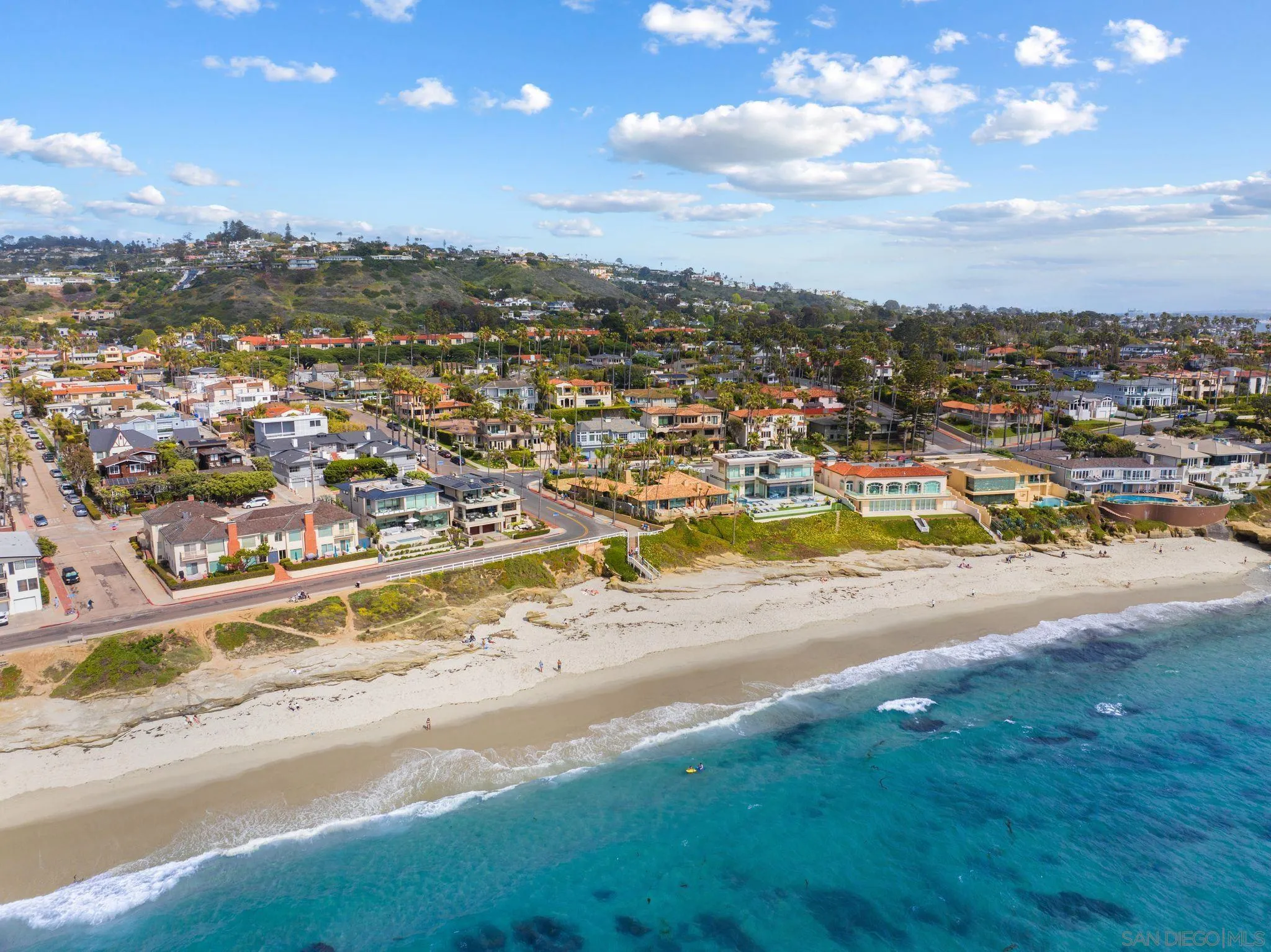 6423 Avenida Cresta