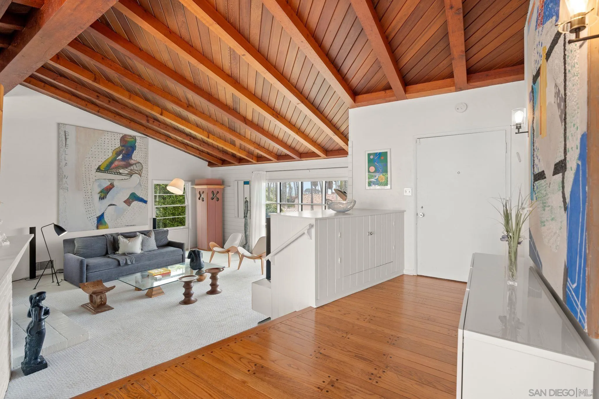 6423 Avenida Cresta