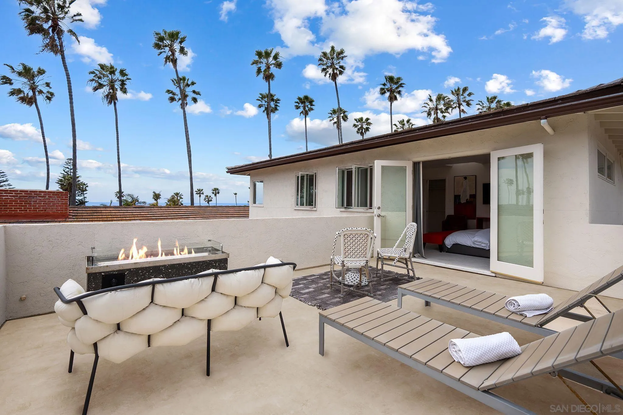 6423 Avenida Cresta