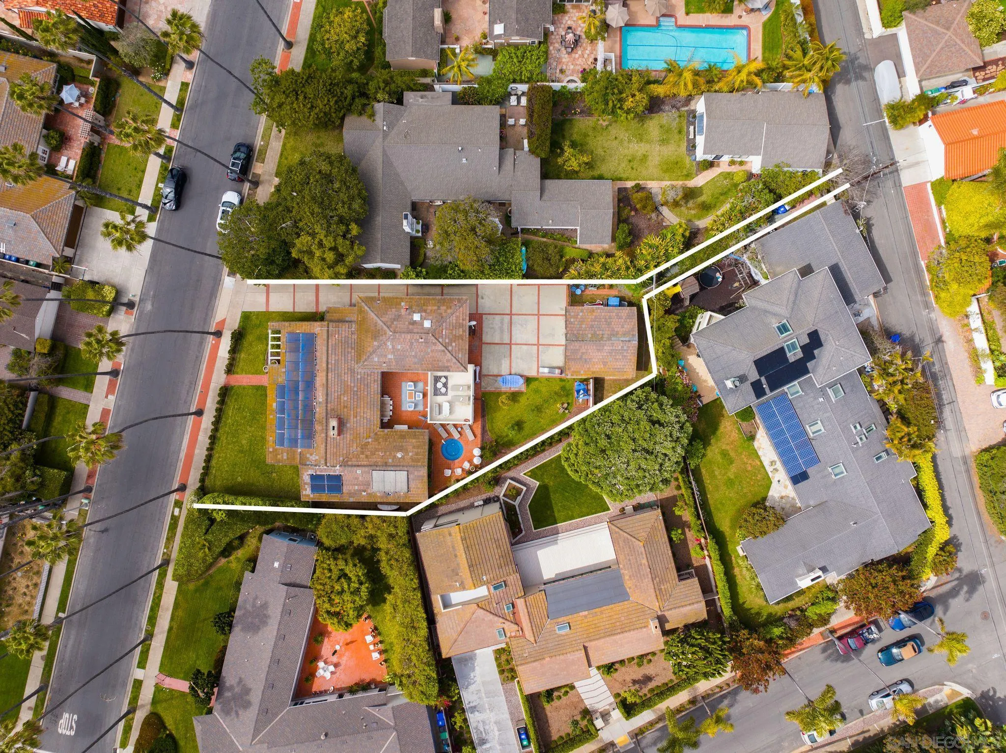 6423 Avenida Cresta