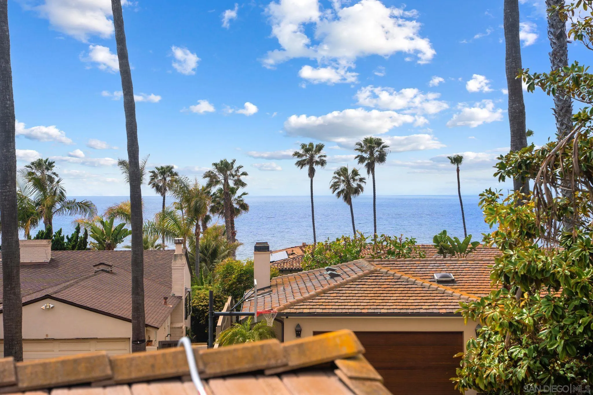 6423 Avenida Cresta