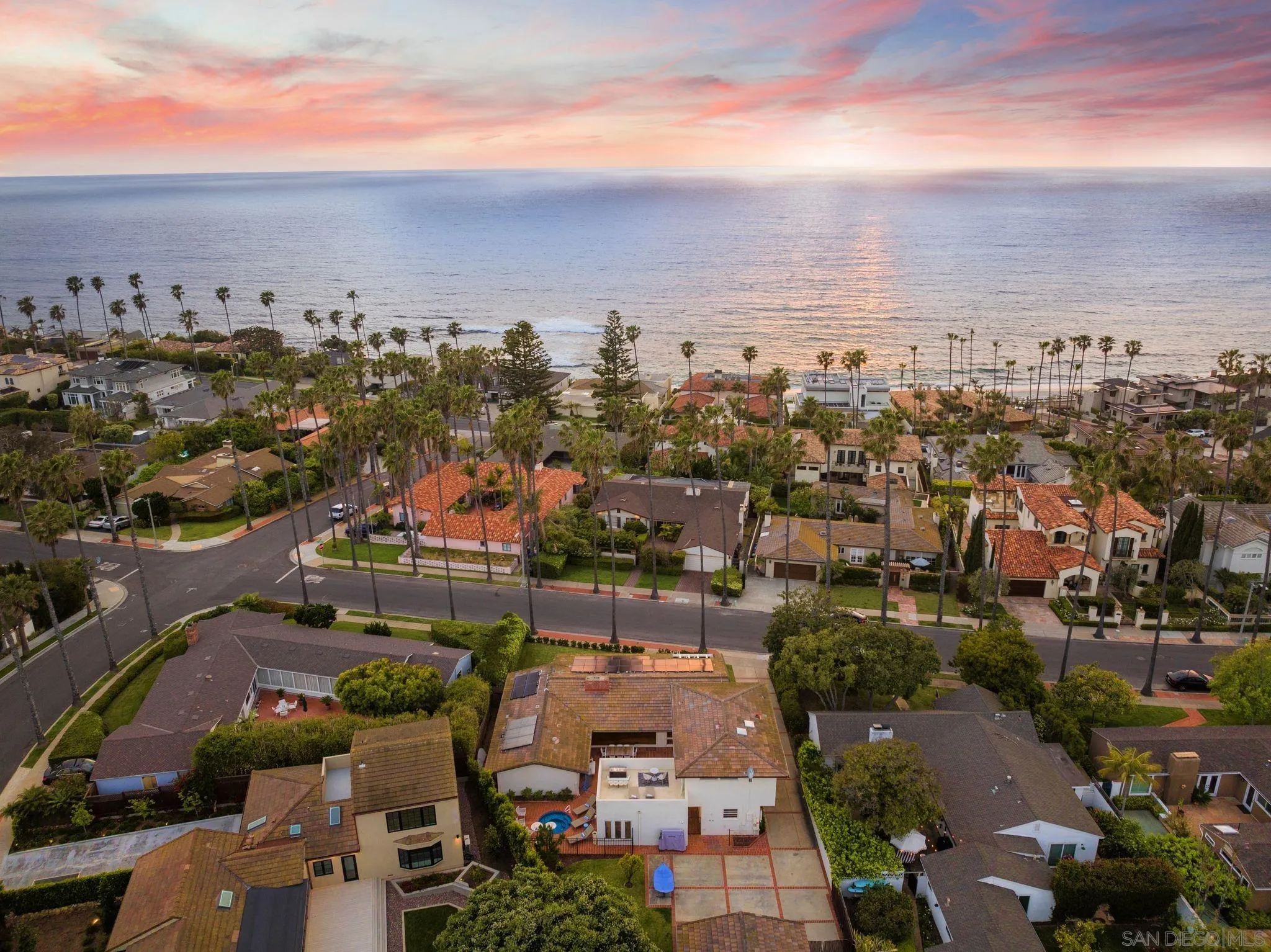 6423 Avenida Cresta